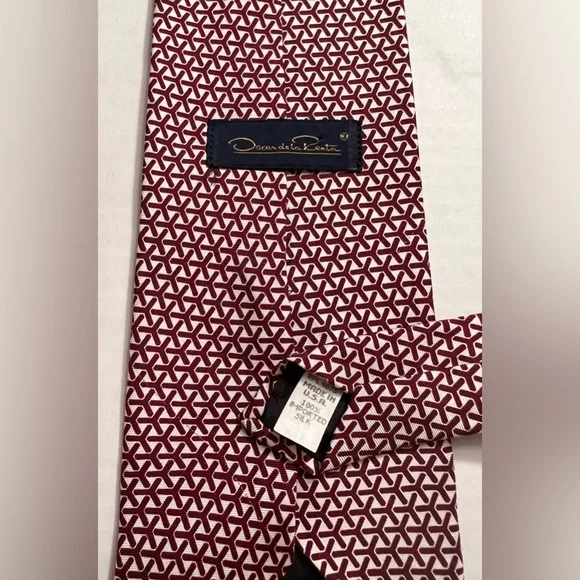 Oscar de la Renta 100% Silk Formal Holiday Red Pattern Tie Business Professional - Picture 2 of 6